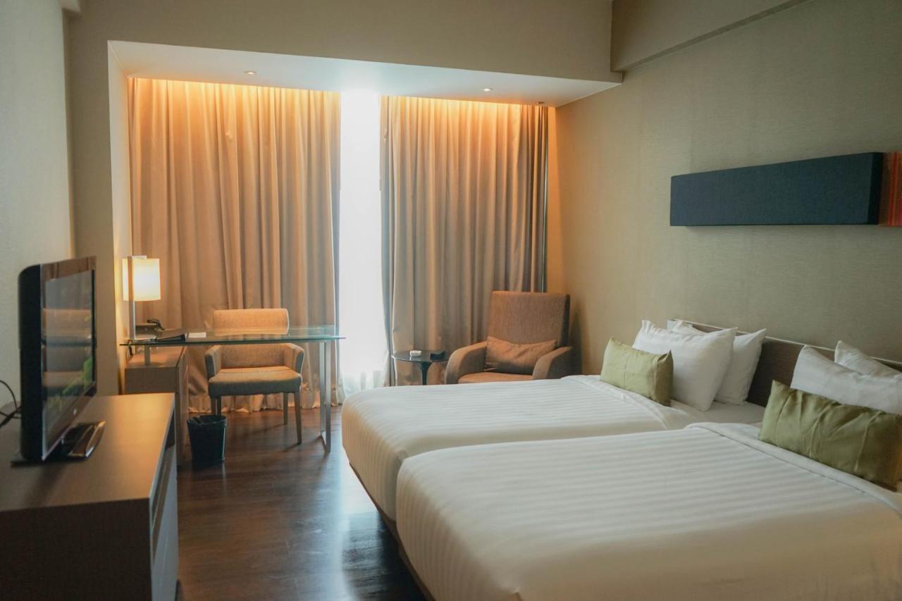 The Premiere Hotel Pekanbaru Exterior foto