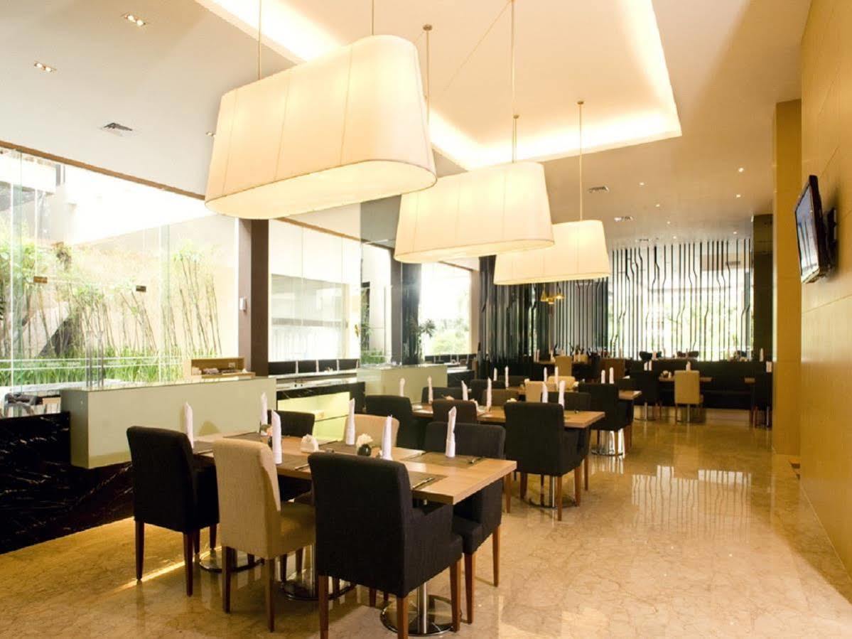 The Premiere Hotel Pekanbaru Exterior foto