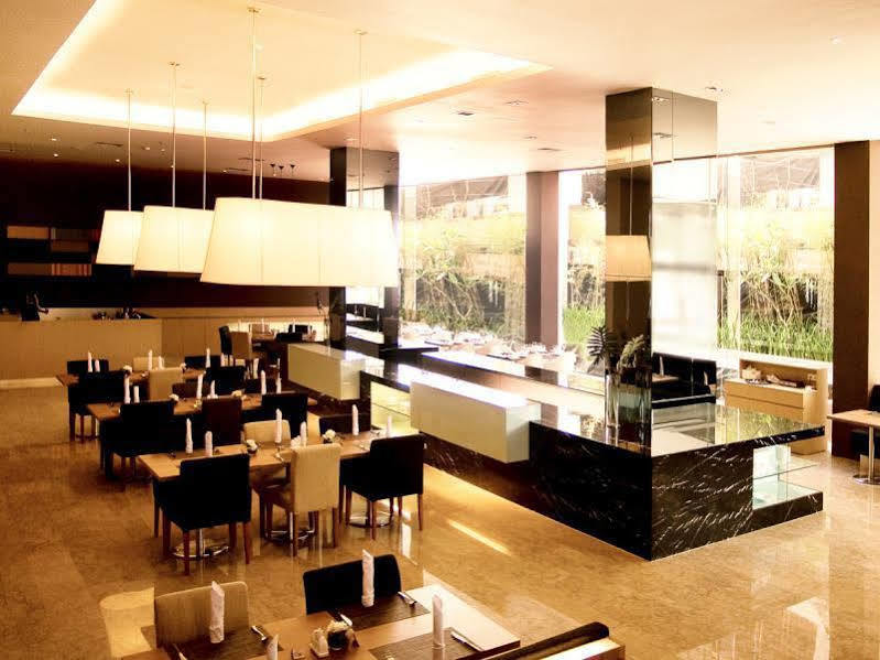 The Premiere Hotel Pekanbaru Exterior foto